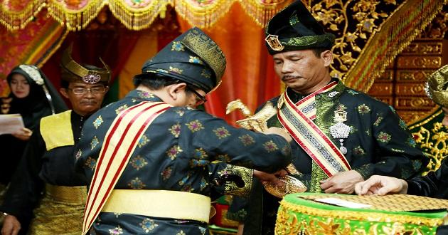 Jabat Walikota Batam, Rudi Sandang Gelar Datuk Setia Amanah